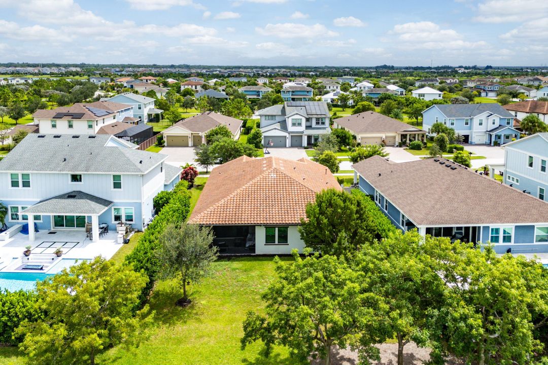 For Sale: $699,000 (3 beds, 3 baths, 2635 Square Feet)