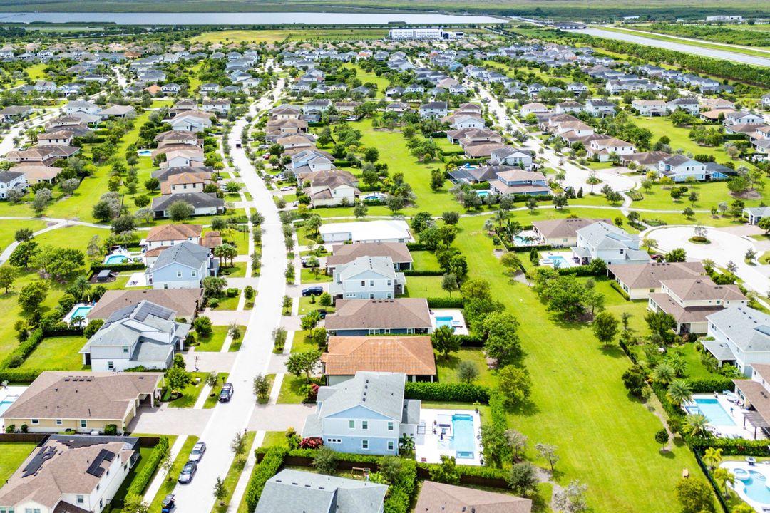 For Sale: $699,000 (3 beds, 3 baths, 2635 Square Feet)