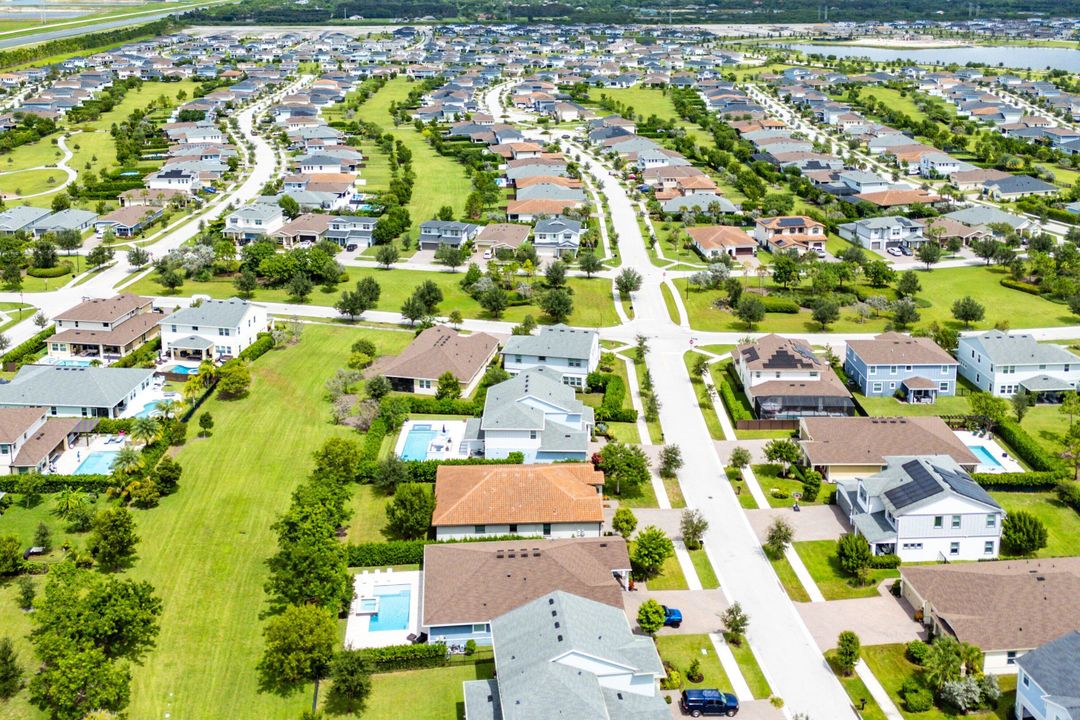 For Sale: $699,000 (3 beds, 3 baths, 2635 Square Feet)
