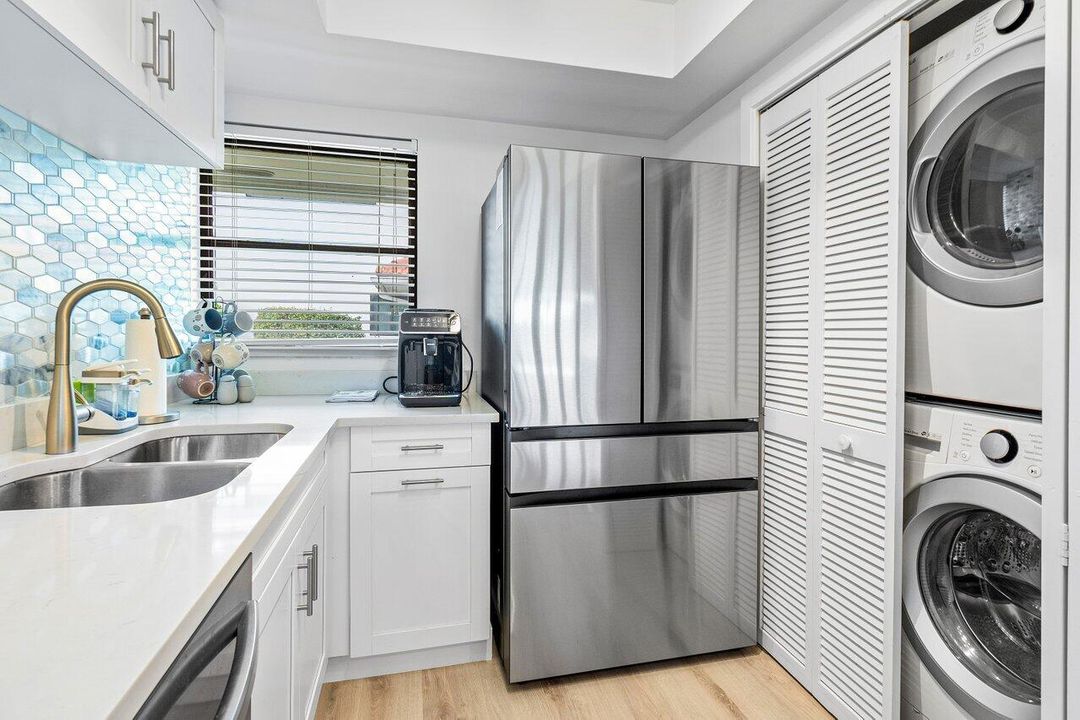 For Sale: $299,000 (1 beds, 1 baths, 1020 Square Feet)