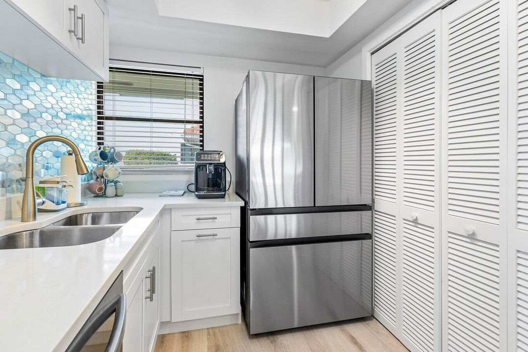 For Sale: $299,000 (1 beds, 1 baths, 1020 Square Feet)