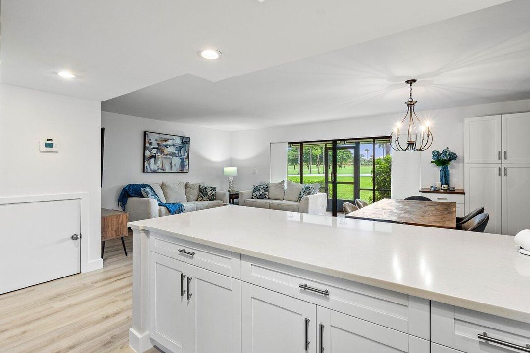 For Sale: $299,000 (1 beds, 1 baths, 1020 Square Feet)