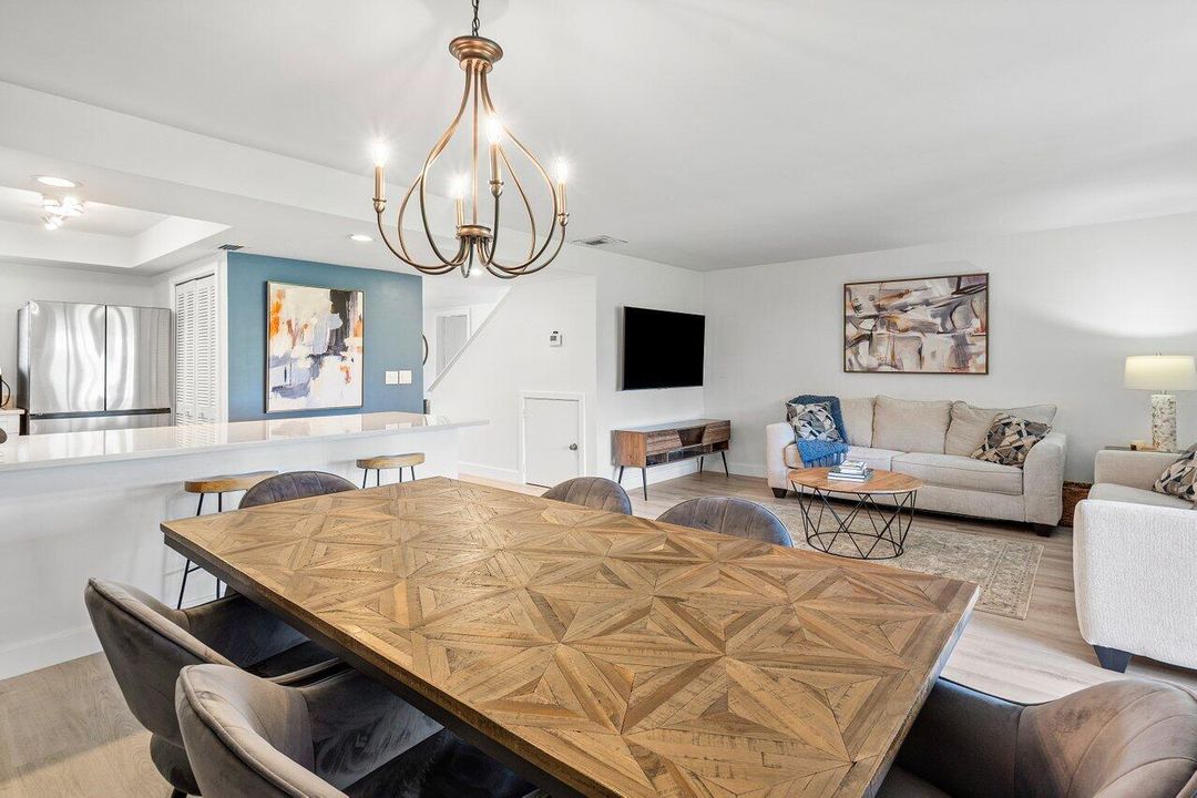 For Sale: $299,000 (1 beds, 1 baths, 1020 Square Feet)