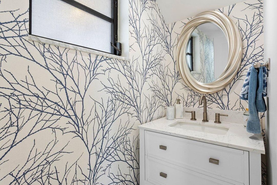 For Sale: $299,000 (1 beds, 1 baths, 1020 Square Feet)