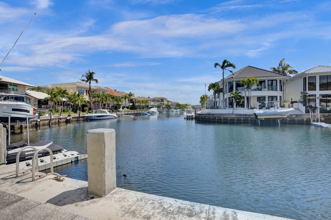 Active With Contract: $3,999,000 (4 beds, 4 baths, 4850 Square Feet)