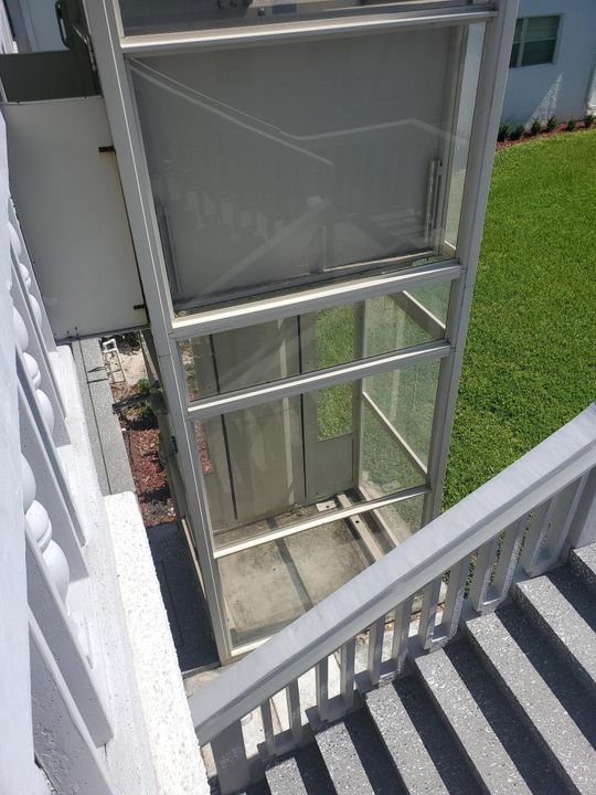 待售: $103,999 (2 贝兹, 1 浴室, 828 平方英尺)