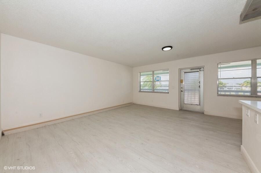 For Sale: $173,500 (2 beds, 2 baths, 874 Square Feet)