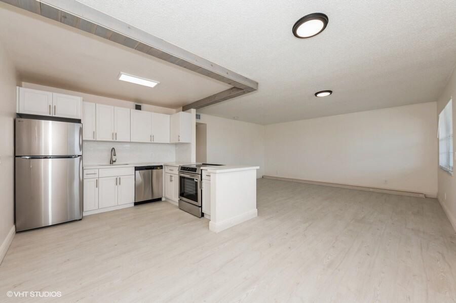 For Sale: $173,500 (2 beds, 2 baths, 874 Square Feet)