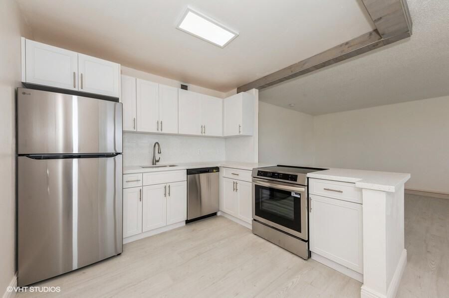 For Sale: $173,500 (2 beds, 2 baths, 874 Square Feet)