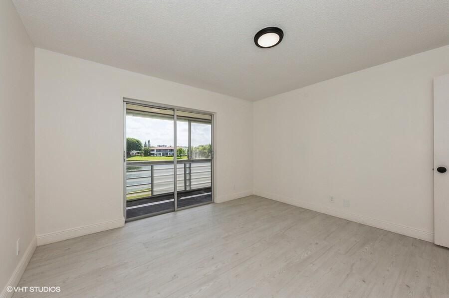 For Sale: $173,500 (2 beds, 2 baths, 874 Square Feet)