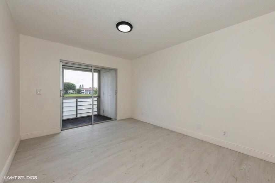 For Sale: $173,500 (2 beds, 2 baths, 874 Square Feet)