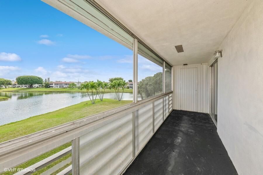 For Sale: $173,500 (2 beds, 2 baths, 874 Square Feet)