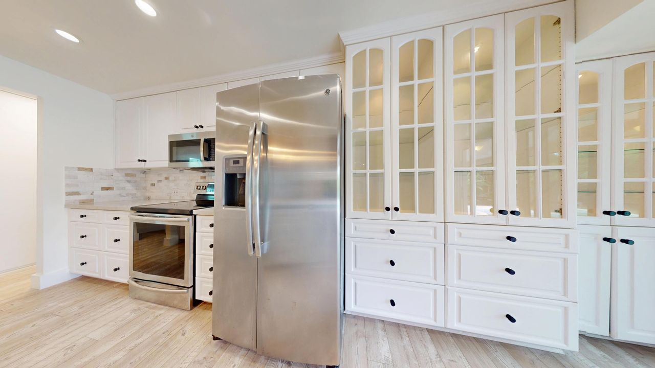 For Rent: $4,800 (3 beds, 3 baths, 1911 Square Feet)