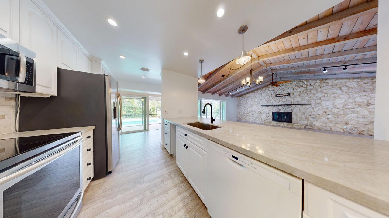 For Rent: $4,800 (3 beds, 3 baths, 1911 Square Feet)