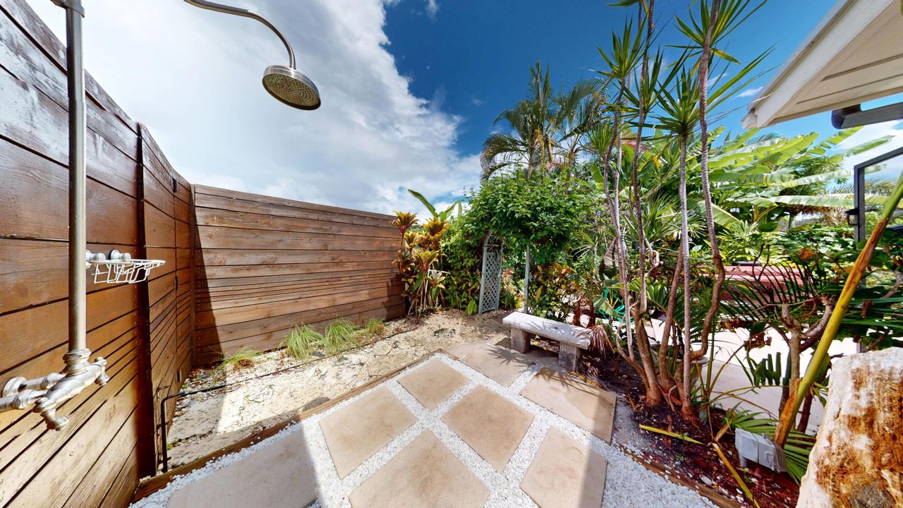 For Rent: $4,800 (3 beds, 3 baths, 1911 Square Feet)