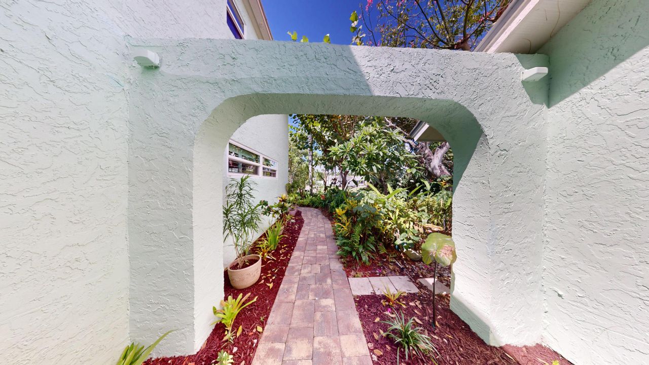 For Rent: $4,800 (3 beds, 3 baths, 1911 Square Feet)