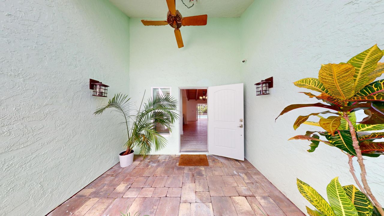 For Rent: $4,800 (3 beds, 3 baths, 1911 Square Feet)