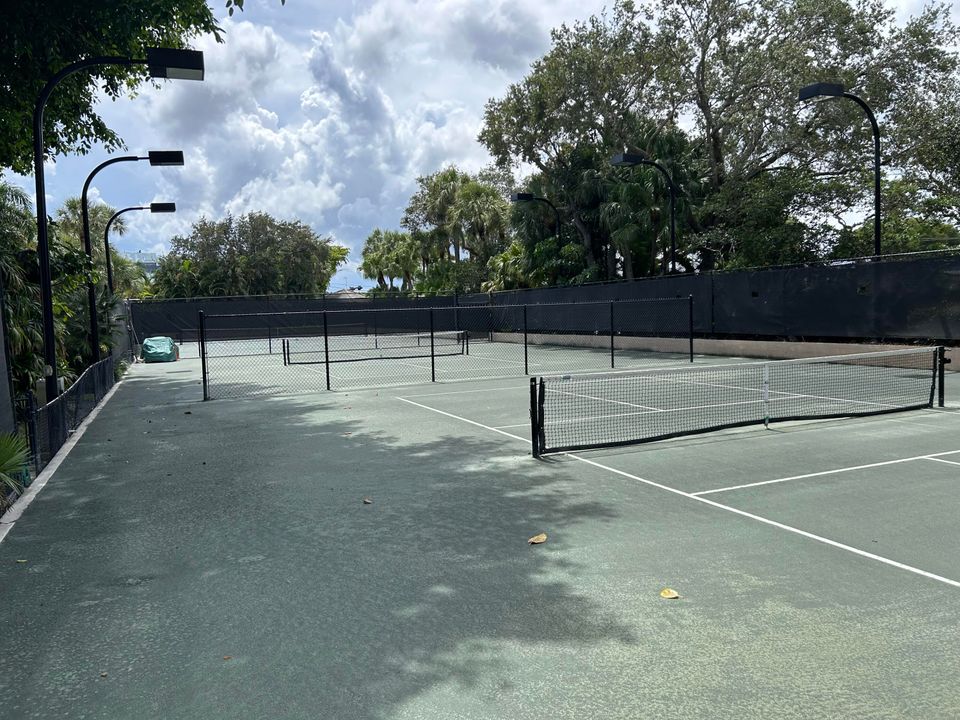 Active With Contract: $3,999,000 (4 beds, 4 baths, 4850 Square Feet)