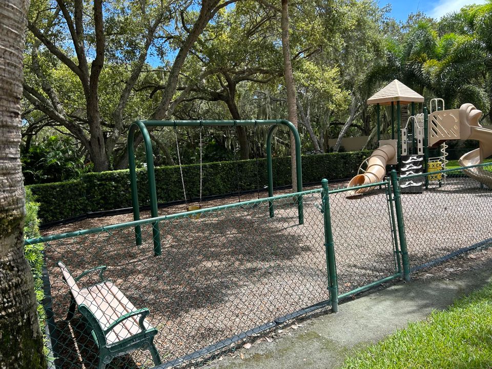 Active With Contract: $3,999,000 (4 beds, 4 baths, 4850 Square Feet)