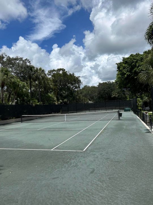 Active With Contract: $3,999,000 (4 beds, 4 baths, 4850 Square Feet)