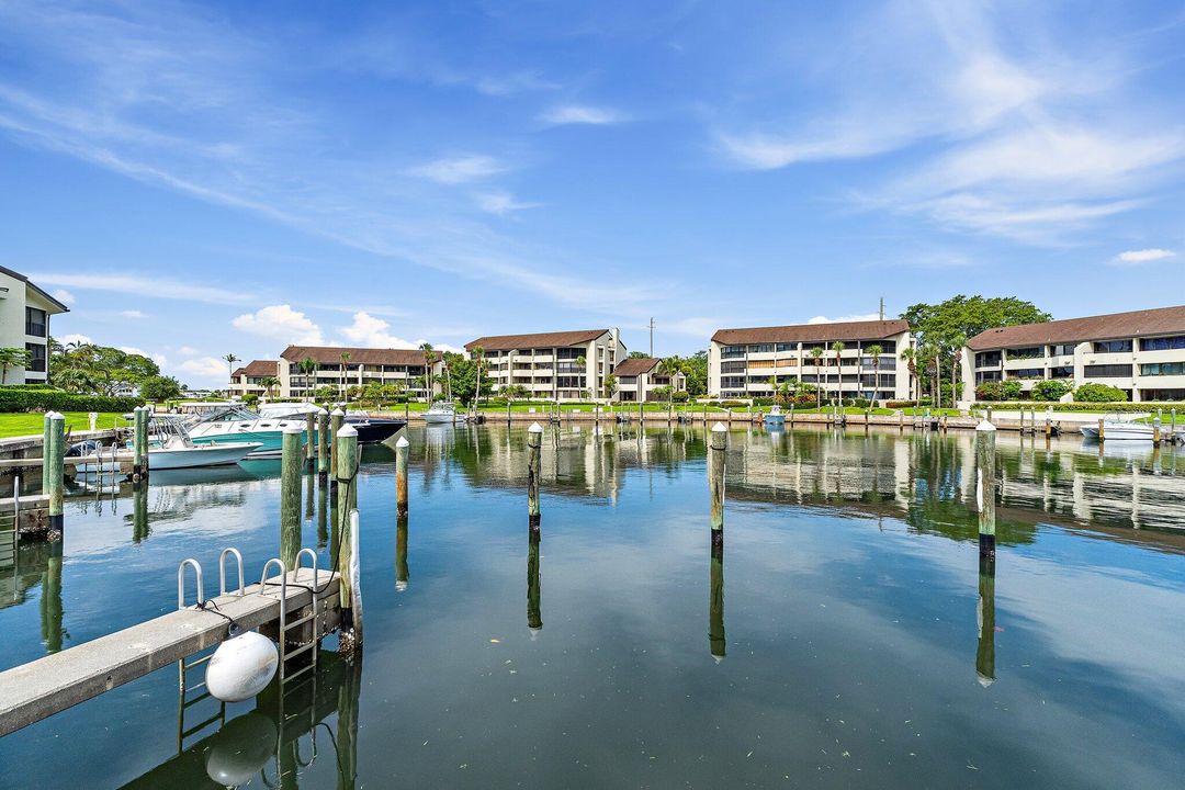 Activo con contrato: $1,250,000 (3 camas, 3 baños, 2772 Pies cuadrados)