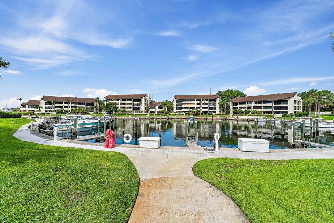 Activo con contrato: $1,250,000 (3 camas, 3 baños, 2772 Pies cuadrados)