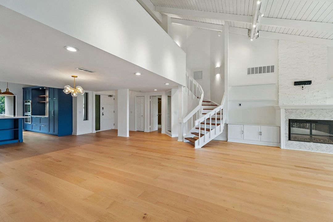 Activo con contrato: $1,250,000 (3 camas, 3 baños, 2772 Pies cuadrados)