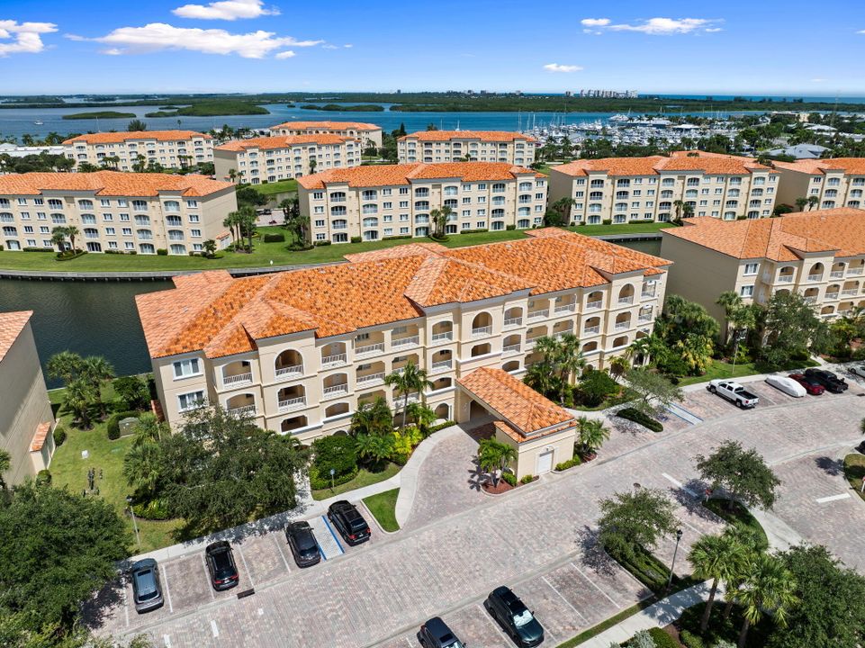 待售: $390,000 (2 贝兹, 2 浴室, 1989 平方英尺)