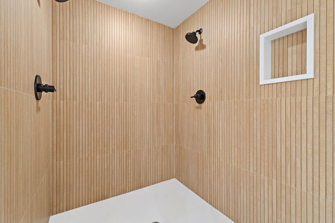 Activo con contrato: $1,250,000 (3 camas, 3 baños, 2772 Pies cuadrados)