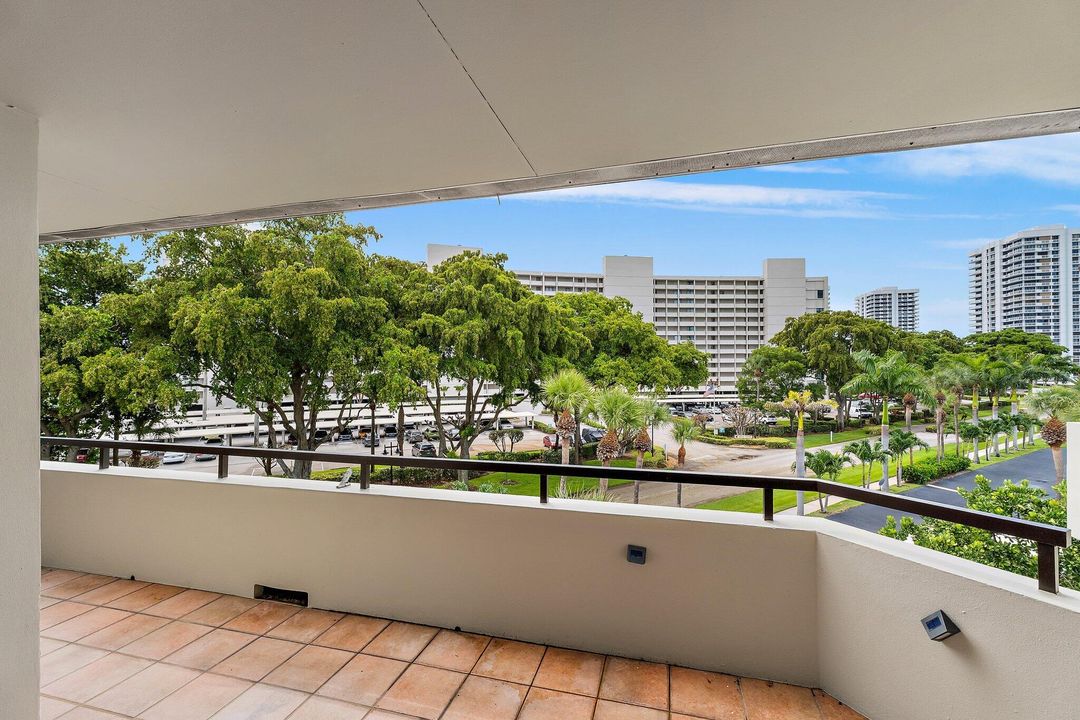 Activo con contrato: $1,250,000 (3 camas, 3 baños, 2772 Pies cuadrados)