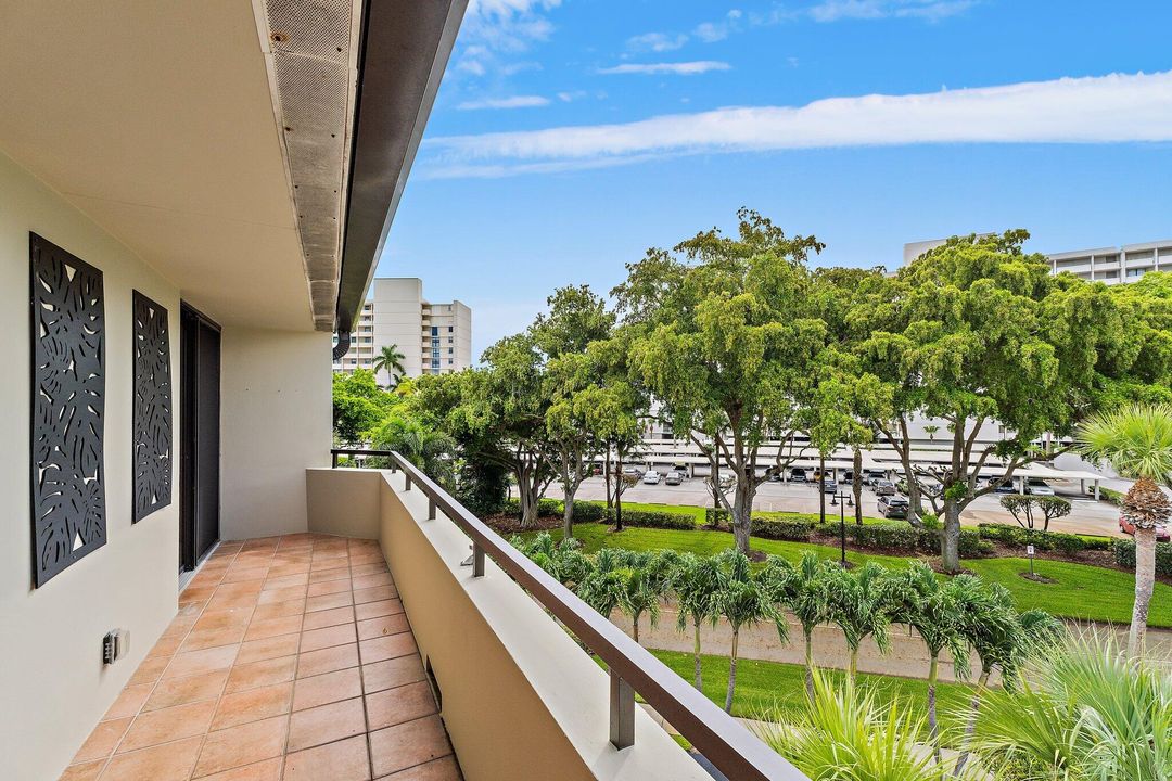 Activo con contrato: $1,250,000 (3 camas, 3 baños, 2772 Pies cuadrados)