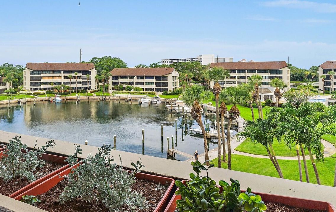 Activo con contrato: $1,250,000 (3 camas, 3 baños, 2772 Pies cuadrados)