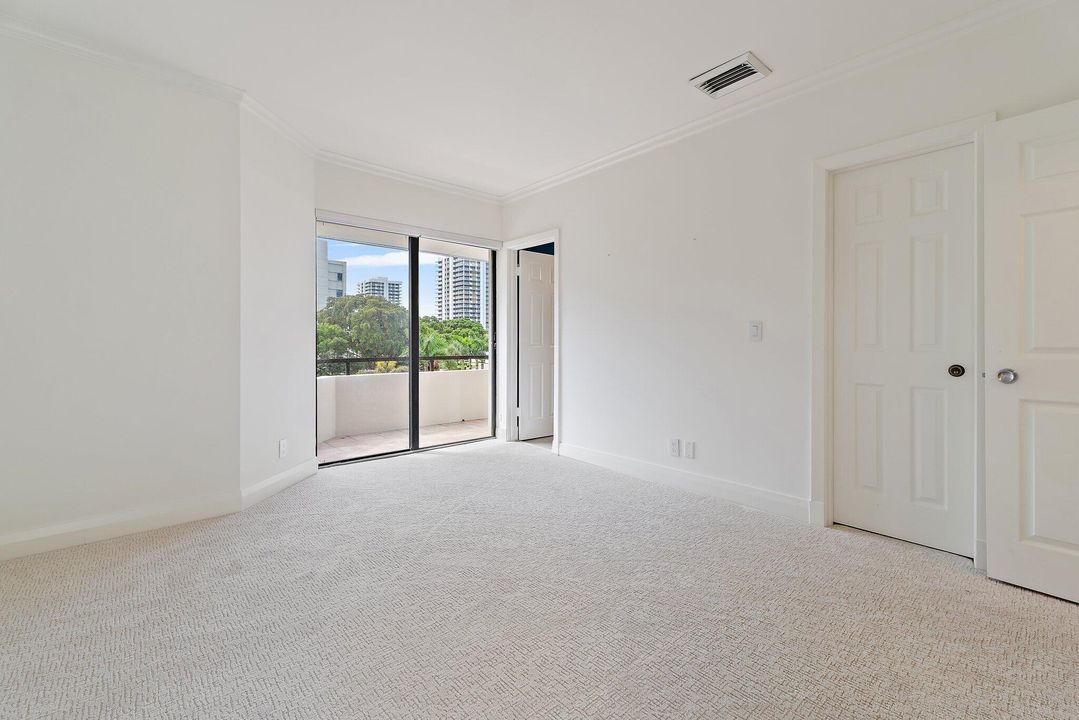 Activo con contrato: $1,250,000 (3 camas, 3 baños, 2772 Pies cuadrados)