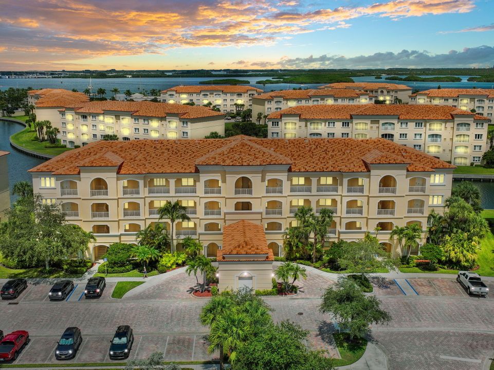 待售: $390,000 (2 贝兹, 2 浴室, 1989 平方英尺)