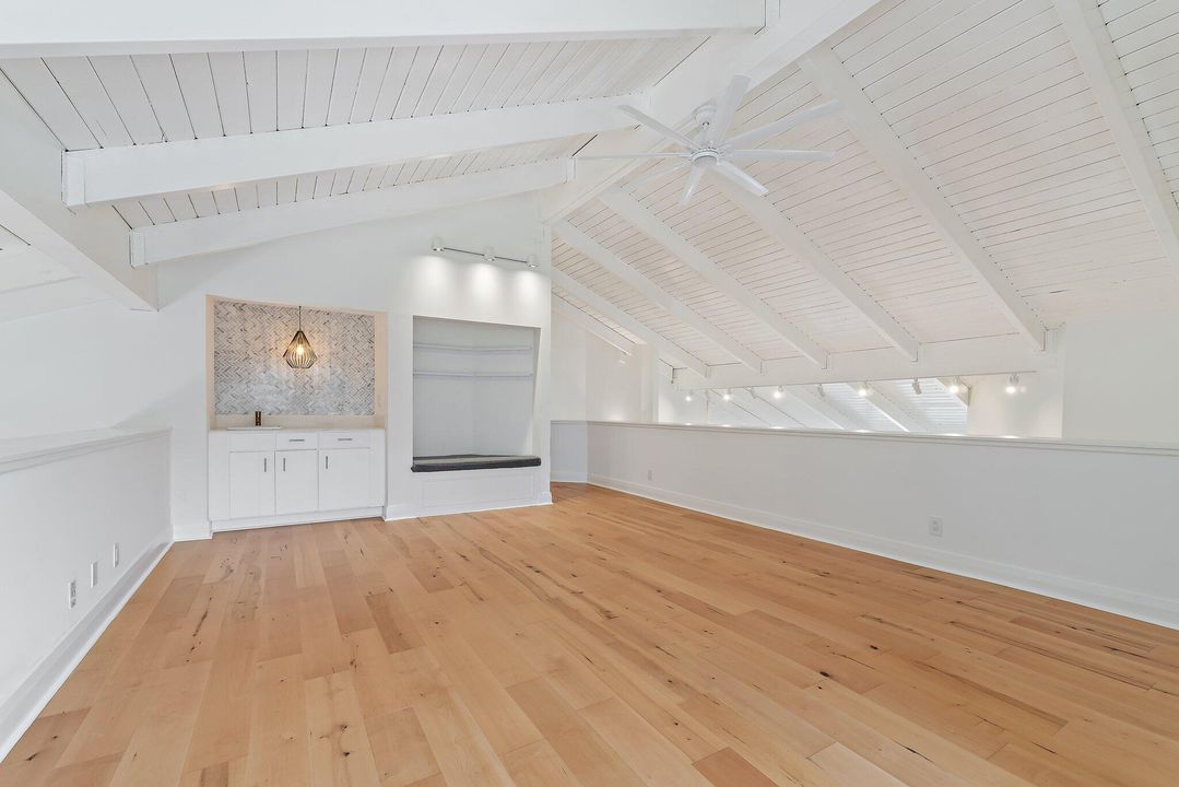 Activo con contrato: $1,250,000 (3 camas, 3 baños, 2772 Pies cuadrados)