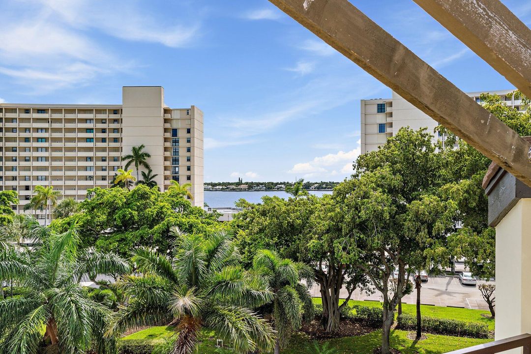 Activo con contrato: $1,250,000 (3 camas, 3 baños, 2772 Pies cuadrados)