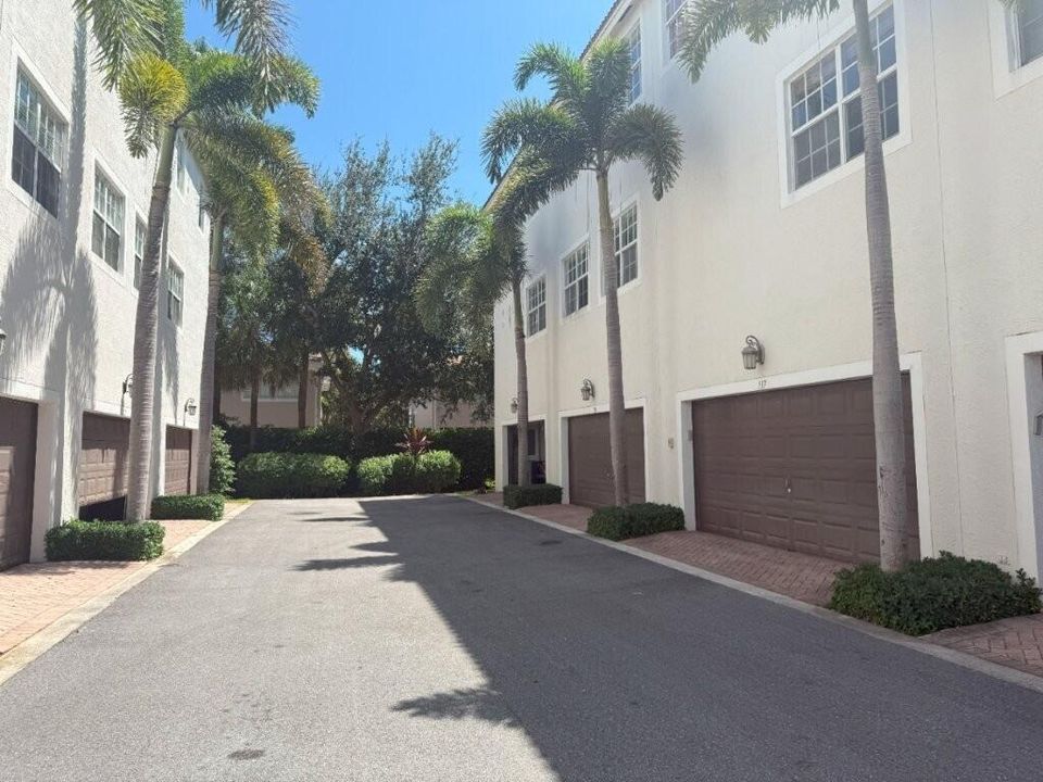 待售: $450,000 (3 贝兹, 2 浴室, 2089 平方英尺)