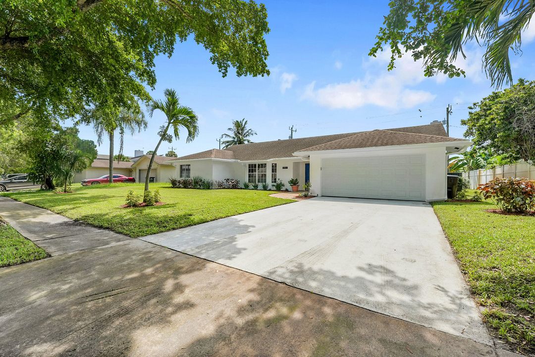 Activo con contrato: $699,900 (3 camas, 2 baños, 2256 Pies cuadrados)