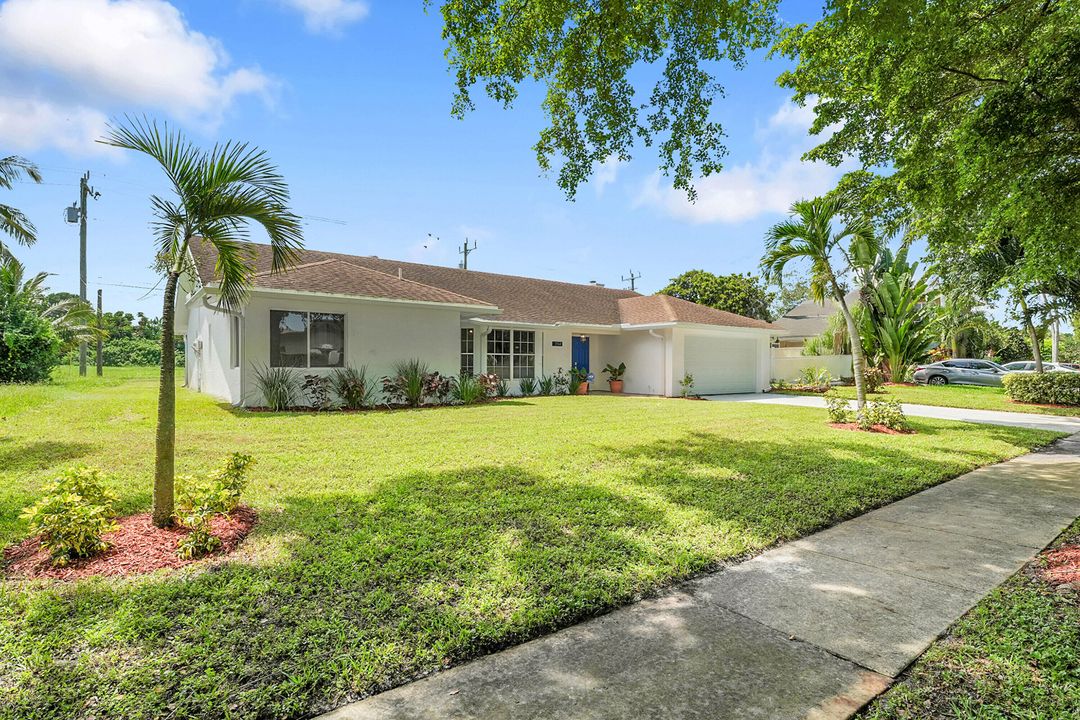 Activo con contrato: $699,900 (3 camas, 2 baños, 2256 Pies cuadrados)