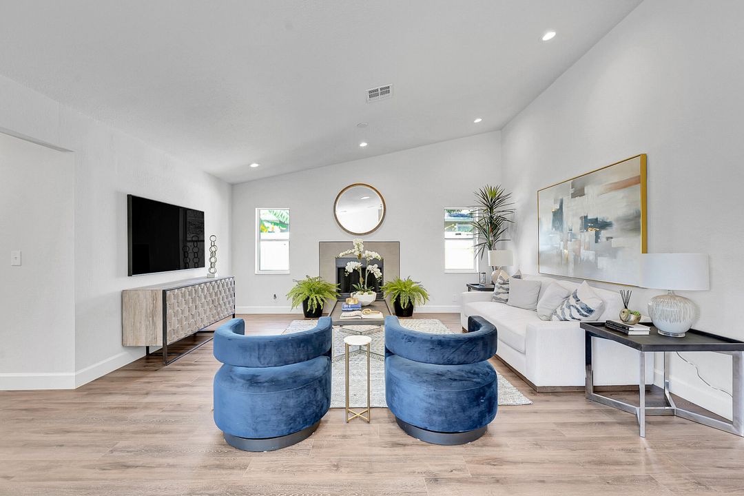 Activo con contrato: $699,900 (3 camas, 2 baños, 2256 Pies cuadrados)