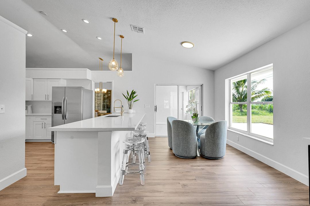 Activo con contrato: $699,900 (3 camas, 2 baños, 2256 Pies cuadrados)