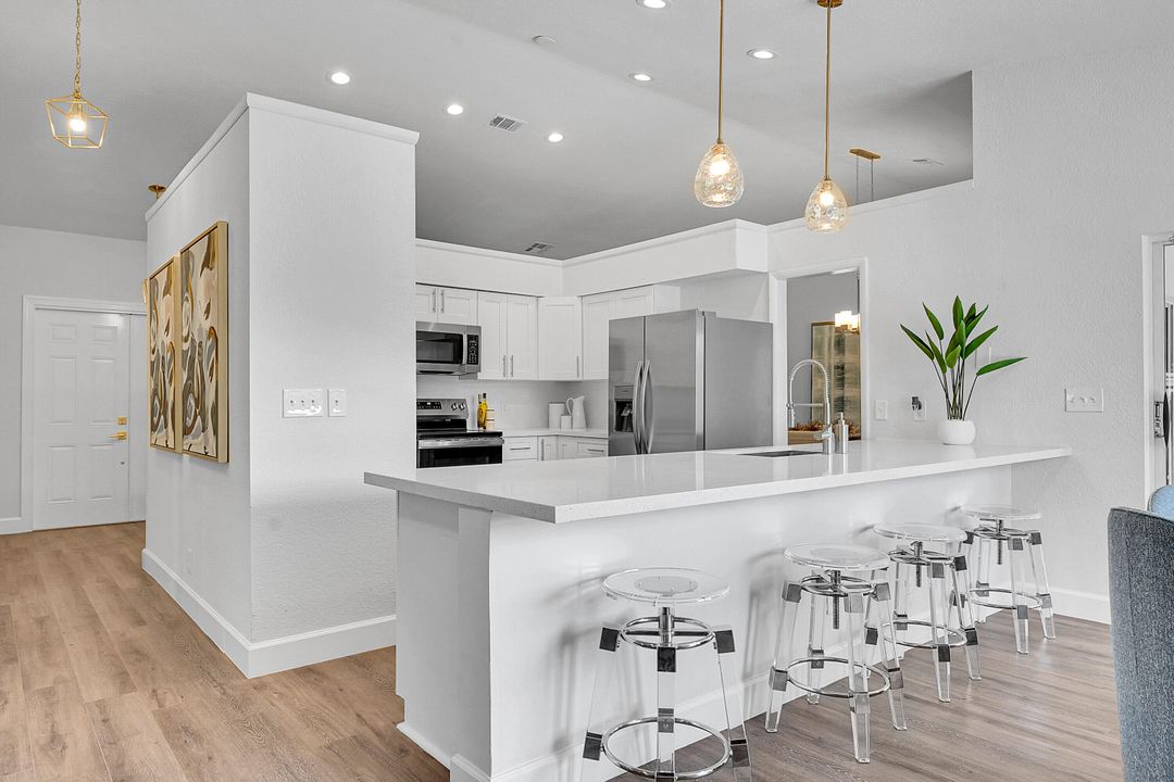 Activo con contrato: $699,900 (3 camas, 2 baños, 2256 Pies cuadrados)