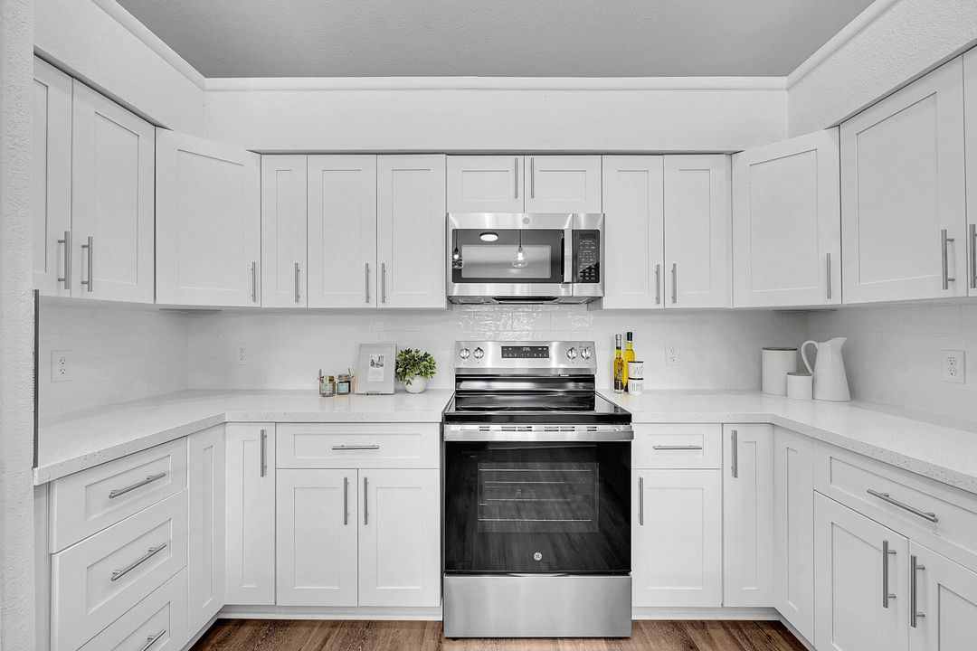 Activo con contrato: $699,900 (3 camas, 2 baños, 2256 Pies cuadrados)