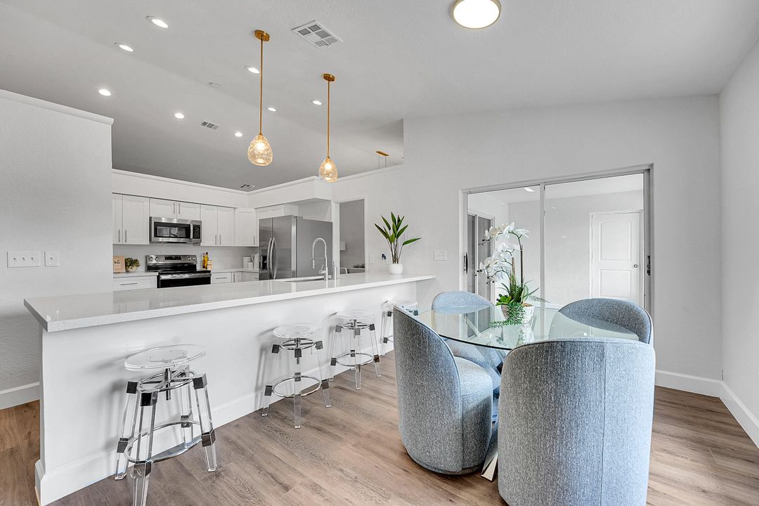 Activo con contrato: $699,900 (3 camas, 2 baños, 2256 Pies cuadrados)