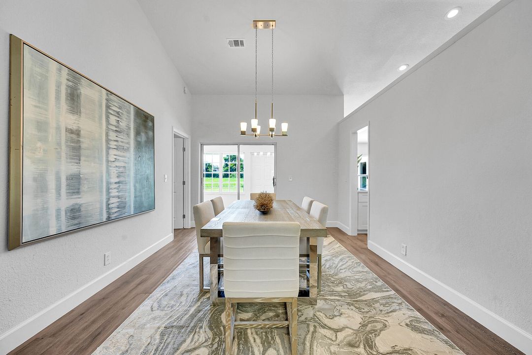 Activo con contrato: $699,900 (3 camas, 2 baños, 2256 Pies cuadrados)