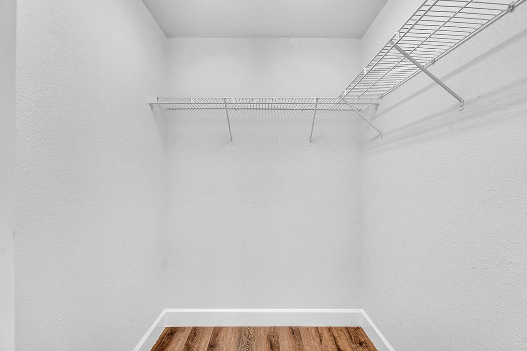 Activo con contrato: $699,900 (3 camas, 2 baños, 2256 Pies cuadrados)