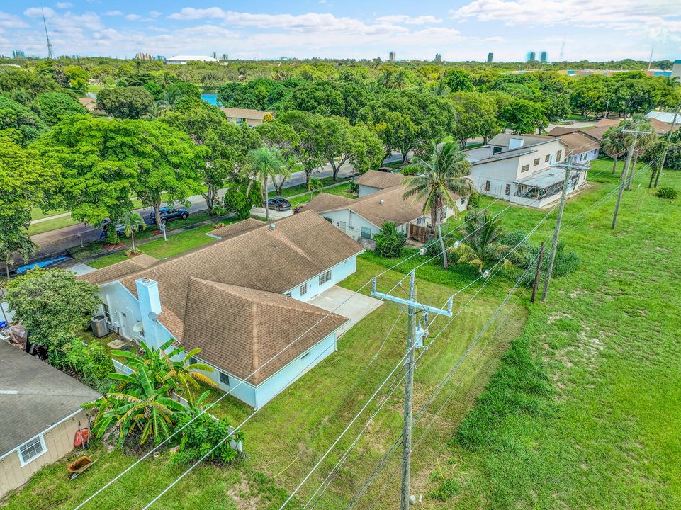 Activo con contrato: $699,900 (3 camas, 2 baños, 2256 Pies cuadrados)