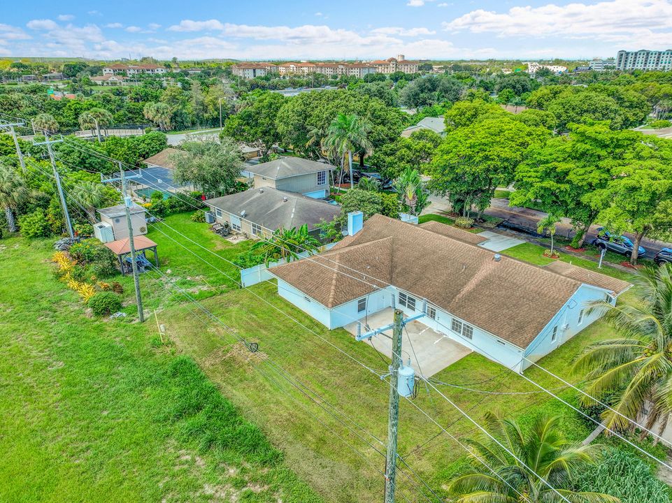 Activo con contrato: $699,900 (3 camas, 2 baños, 2256 Pies cuadrados)