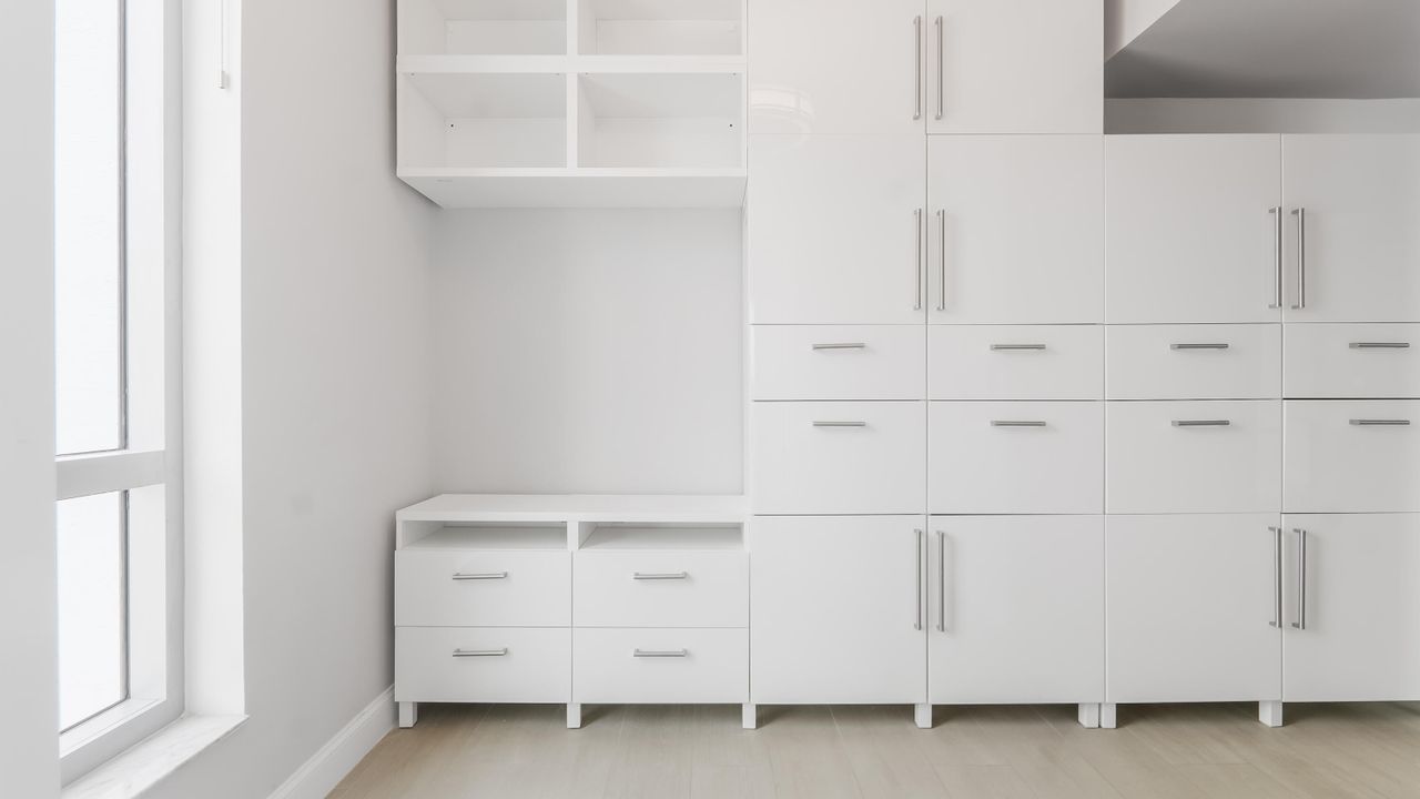 For Sale: $390,000 (1 beds, 1 baths, 693 Square Feet)