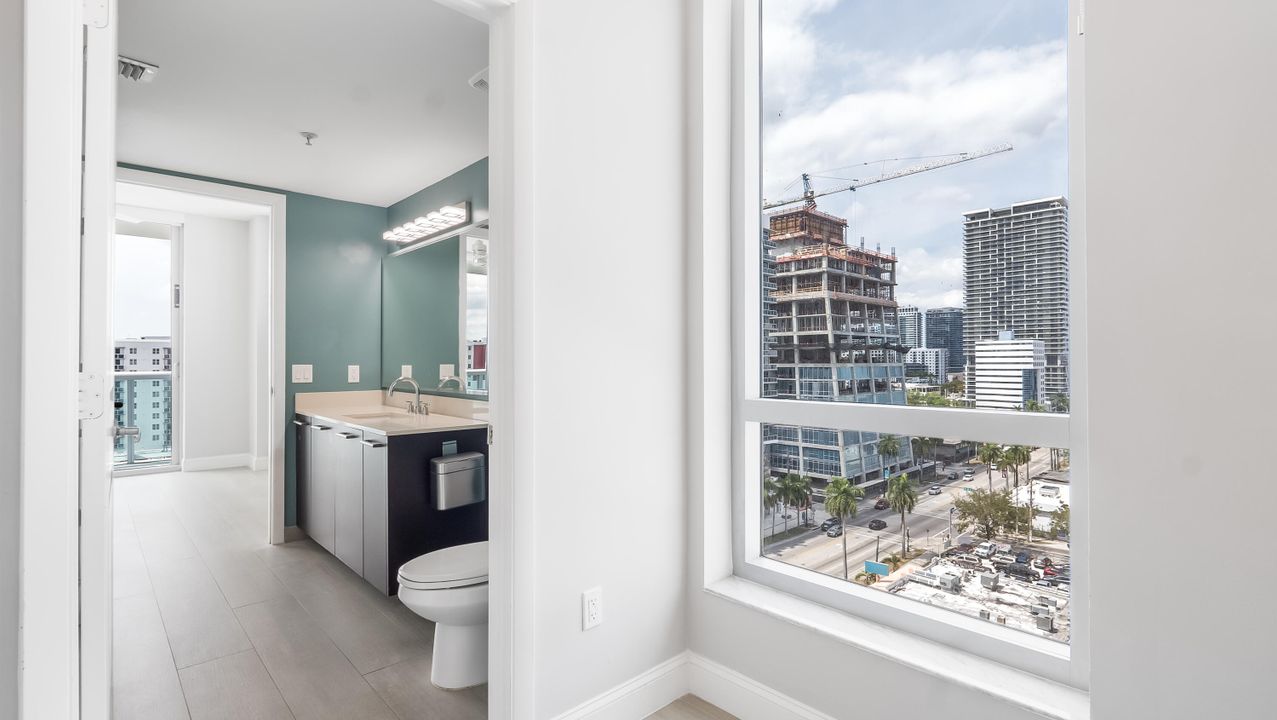 For Sale: $390,000 (1 beds, 1 baths, 693 Square Feet)